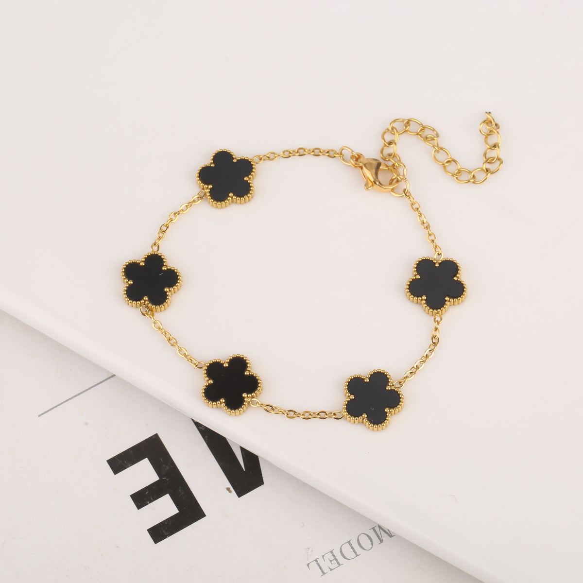 Four-leaf Clover Bracelet - Black/White