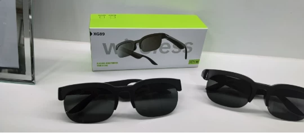 AI Voice Translation Smart Glasses