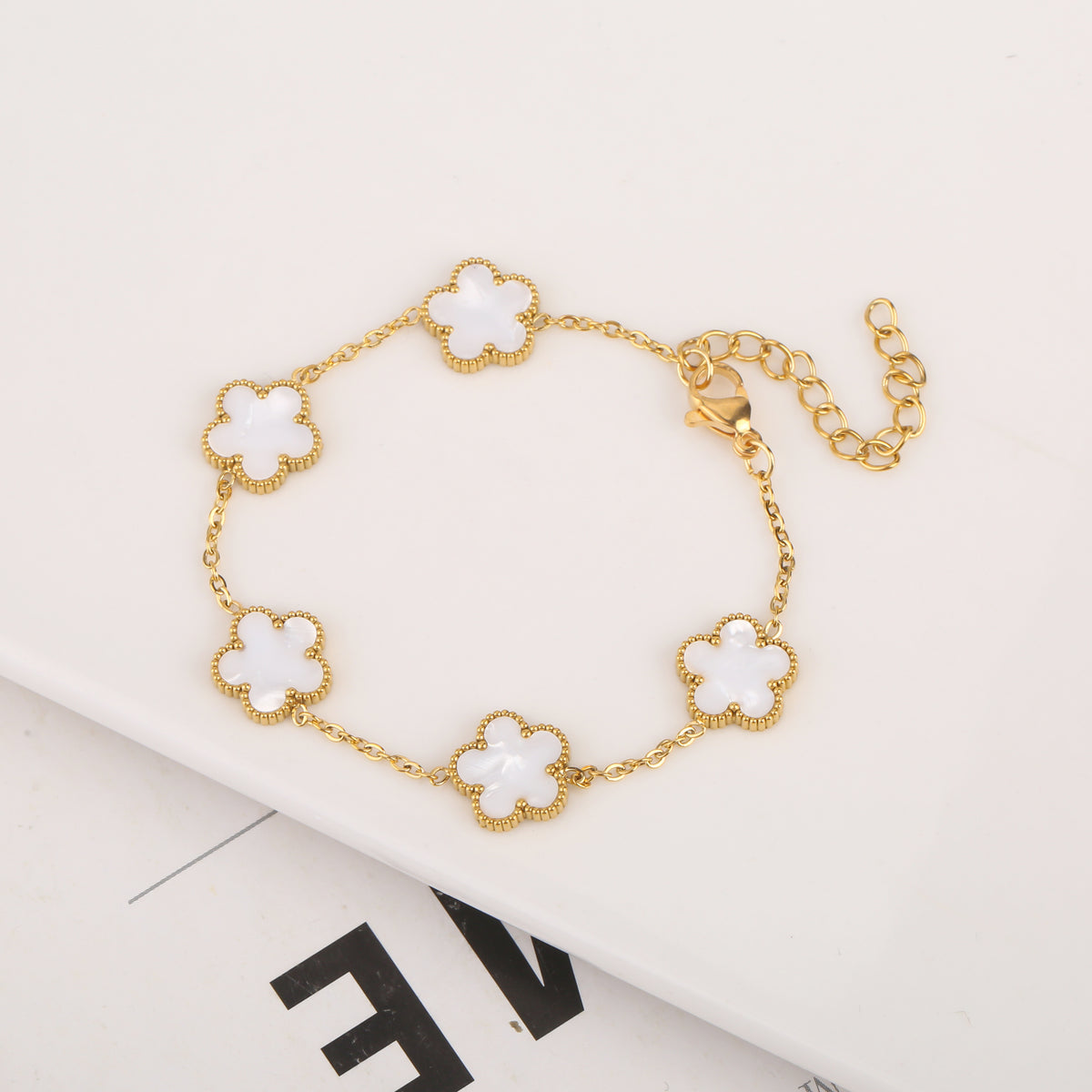 Four-leaf Clover Bracelet - Black/White